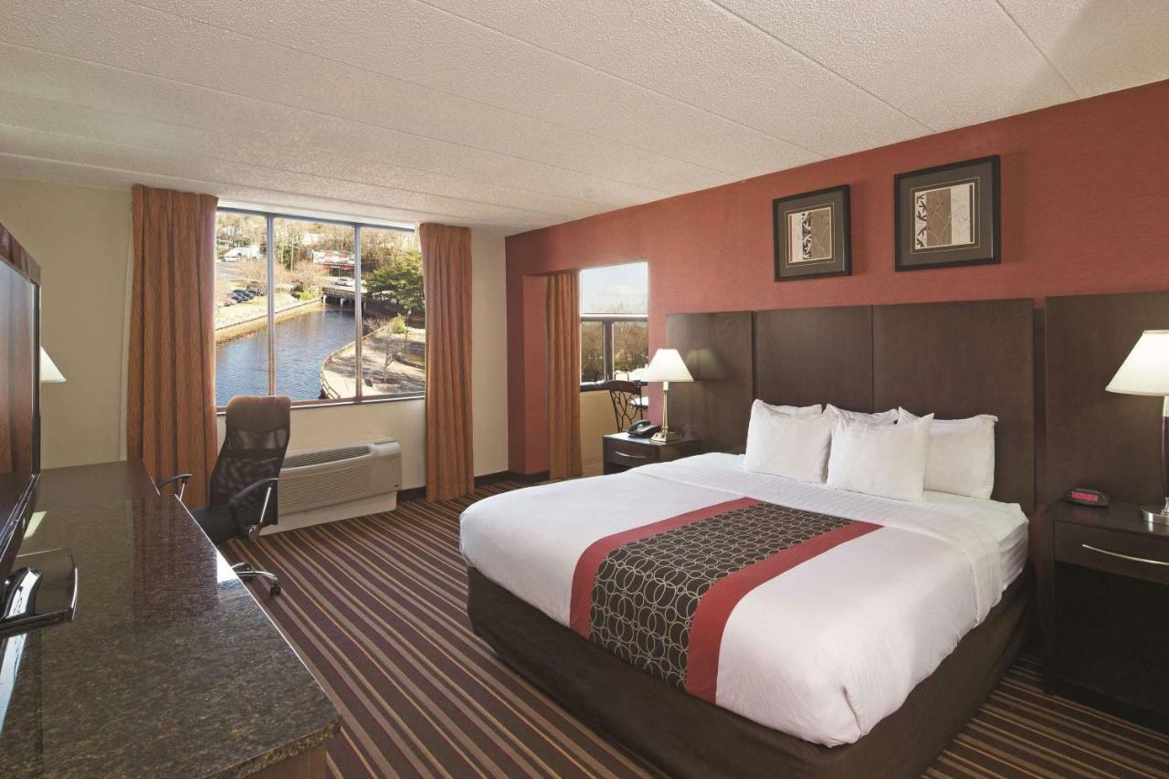 Hotel La Quinta By Wyndham Salisbury Exterior foto